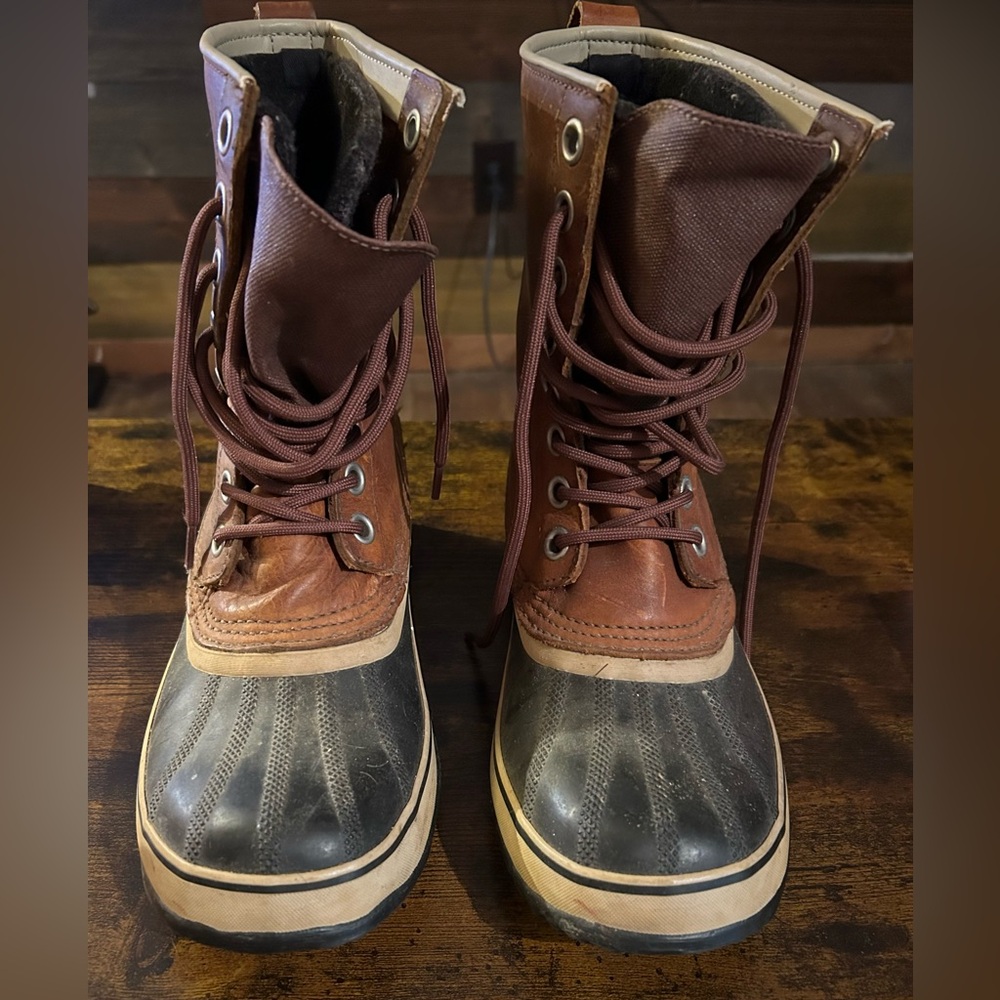 Sorel Vintage Carnival Boots, gently used, Women’s size 9